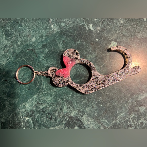 NEW Minnie Resin “No Touch” Keychain - Picture 1 of 4